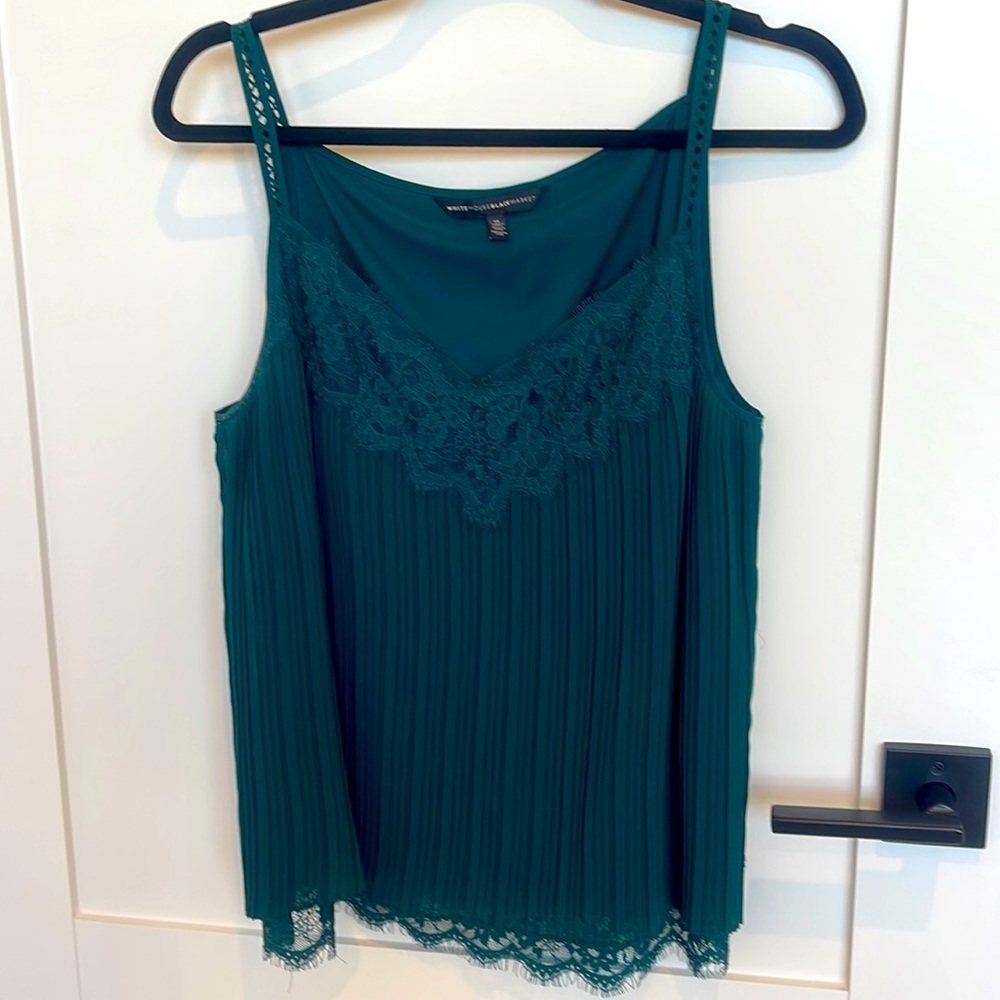 Beautiful emerald green tank with lace hem